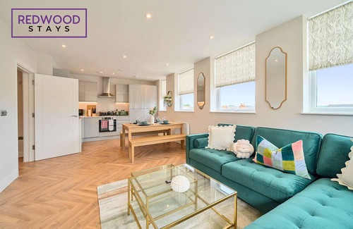 Rushmoor District Apartment | Brand New | FREE Parking | Book 4 Discounted Rates