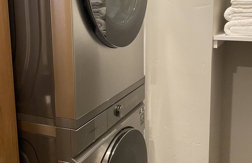 Morgan Apartment | BRAND NEW Gorgeous 1 BD/2 BTH central to ski resorts!