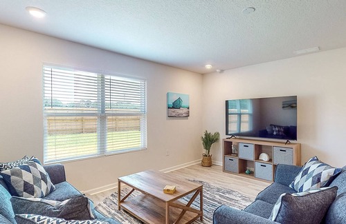 Northwest Pensacola House | Brand-New Home with a Large Yard, Grill, Kitchen