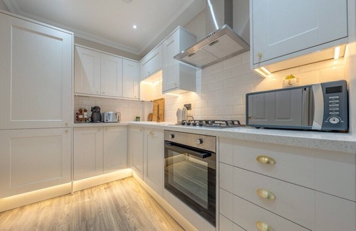 Bromley South House | Brand New House by Canary Wharf/Bow