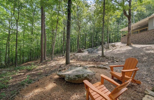 Edgemont House | Brand New Lake Front Experience! The Time Traveler, Your New Happy Place