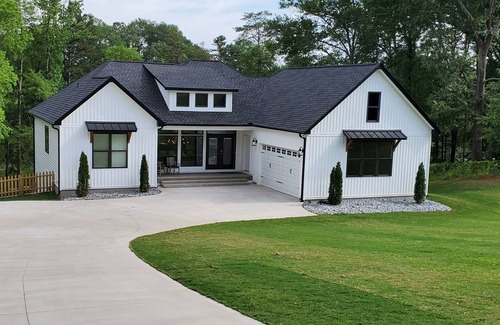 Greer House | BRAND NEW Lake House, Relaxing Retreat, 15 Min from GSP