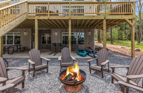 Blakeslee House | Brand New Lakefront 6k sqft Luxurious 9 BR Property in the Poconos!