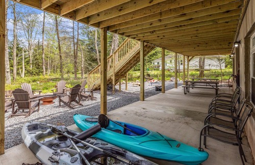 Blakeslee House | Brand New Lakefront 6k sqft Luxurious 9 BR Property in the Poconos!