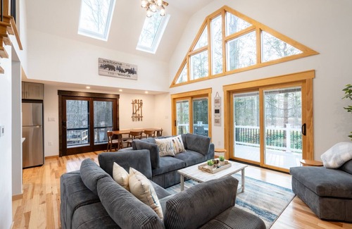 Locust Lake Village Cabin | Brand new Lakehouse short walk to lake