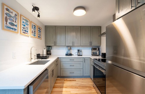 Locust Lake Village Cabin | Brand new Lakehouse short walk to lake