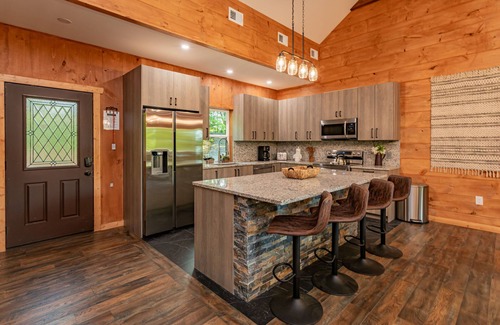 Chalet Village Cabin | Brand New Luxury 3/3.5 Cabin Great Mountain Views, Hot Tub, Ober Gatlinburg Ski