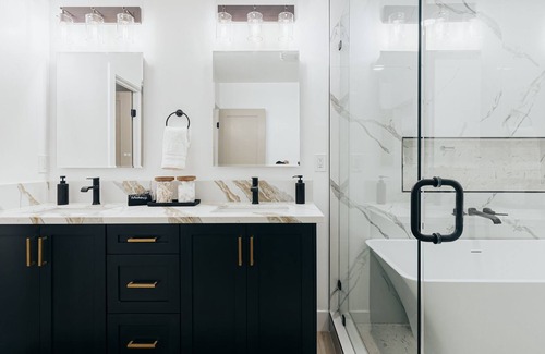 Morena House | Brand New Luxury, Game Room, Jacuzzi, Views!