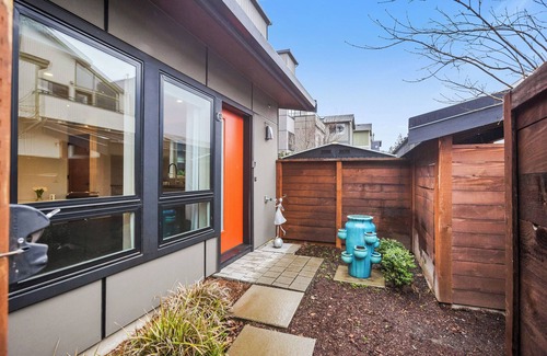 West Woodland Apartment | Brand New Modern Apartment in Ballard Brewery District