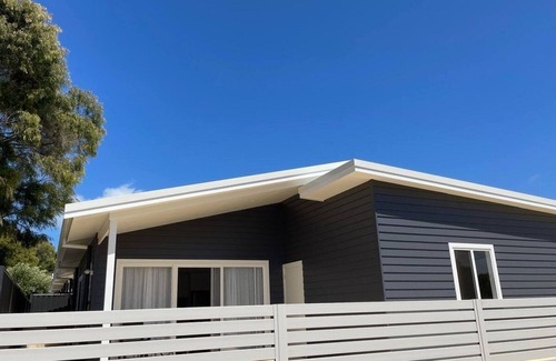 Augusta House | Brand new modern house minutes walk to the Blackwood River.