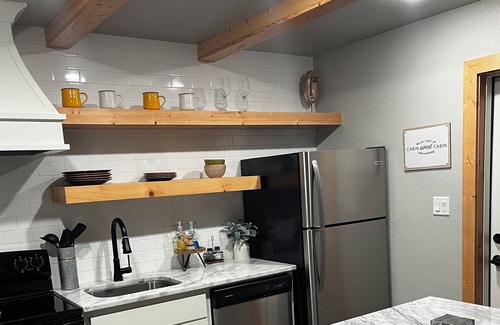 Tyler Cabin | BRAND NEW modern luxury cabin! Kreekside Tipi.