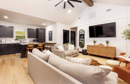 Karnack Cabin | BRAND NEW - Peaceful Waterfront - 5 Minutes From Caddo State Park!