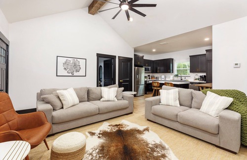 Karnack Cabin | BRAND NEW - Peaceful Waterfront - 5 Minutes From Caddo State Park!