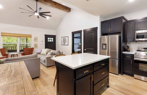 Karnack Cabin | BRAND NEW - Peaceful Waterfront - 5 Minutes From Caddo State Park!