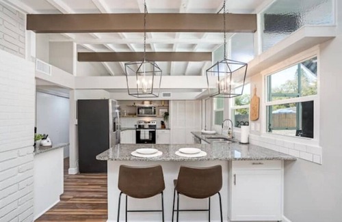 South Sarasota House | Brand new pool home 2 miles to Siesta beach