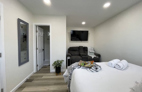 Oxnard Apartment | Brand New Private Apartment Near Beach/Restaurants