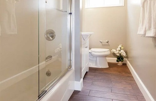 Westlake House | Brand New Remodeled Entire House w/Parking