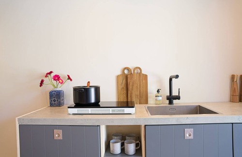 Aerdenhout Cottage | Brand New Romantic Cottage by the Sea