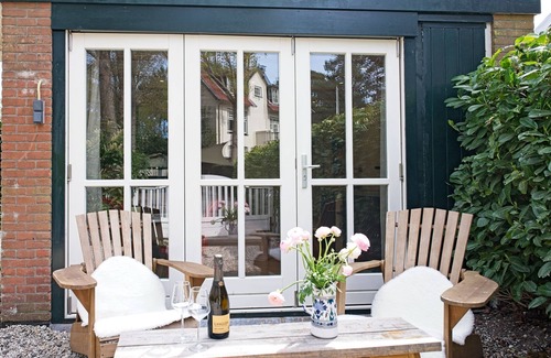 Aerdenhout Cottage | Brand New Romantic Cottage by the Sea