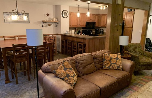 Lincoln House | Brand new rugs! 4BR/3.5Bath Townhouse in Forest Ridge near Loon Mt