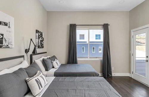 Nashville House | BRAND NEW Side by Side Homes - Sleeps 24 Guests