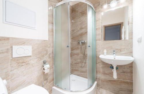 Palmovka Apartment | Brand new studio apartment #71 with free secure parking in the center