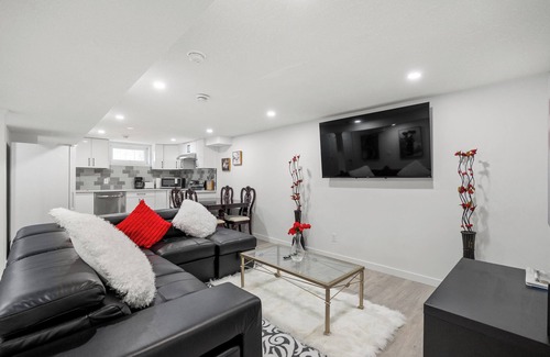 Southeast Calgary Apartment | Brand New Suite Central Easy Access to Downtown , Zoo & Airport