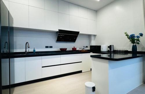 Wat Ket Villa | Brand new ultra-luxurious single pool villa resort homestay 4 bedrooms 5 bathrooms modern style decoration near Changkang Road, Chiang Mai Old City