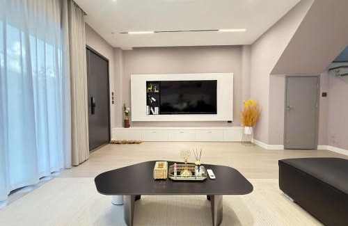 Wat Ket Villa | Brand new ultra-luxurious single pool villa resort homestay 4 bedrooms 5 bathrooms modern style decoration near Changkang Road, Chiang Mai Old City