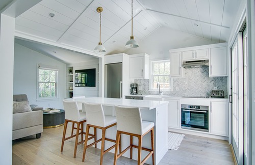 Nantucket Town Cottage | Brand new upscale cottage-great location