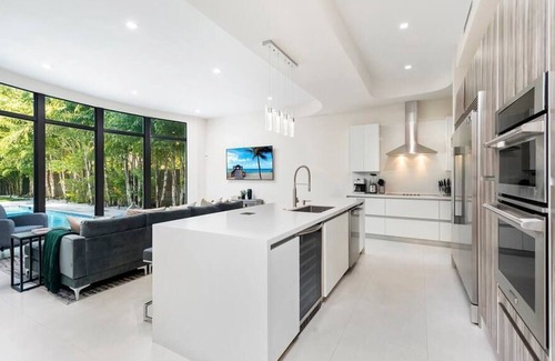 Coral Terrace Villa | Brand new Villa for 14 ! Pool / PING PONG