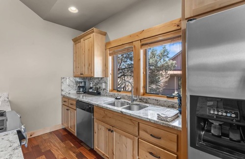 Powell Butte Cabin | Brasada Ranch | 4 King Suites | Mtn & Golf Views