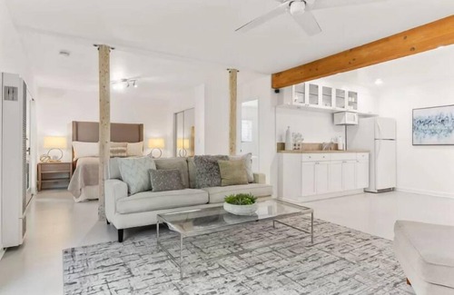 Ventura House | Breakers by the Beach - 1 minute walk to beach