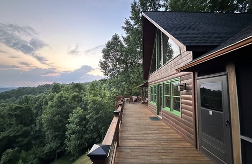 Morganton Cabin | Breath Taking - Long Range Mountain Views Near Lake Blue Ridge.