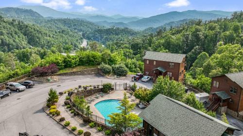 Gatlinburg Ski Chalet | Breath Taking Sunrise Views - Resort Amenities