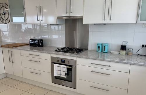 Brisbane Waterfront House | Breath taking views while you Relax on Russell