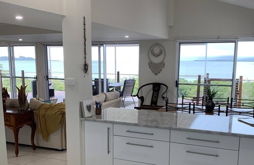 Brisbane Waterfront House | Breath taking views while you Relax on Russell