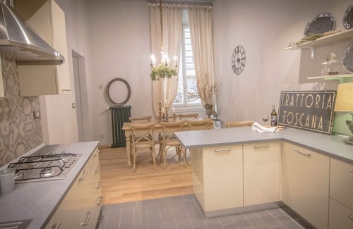 Duomo Apartment | Breathtaking 4BD Apt 5min Walk to Duomo