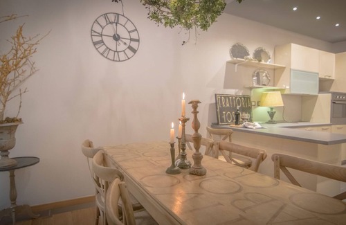 Duomo Apartment | Breathtaking 4BD Apt 5min Walk to Duomo