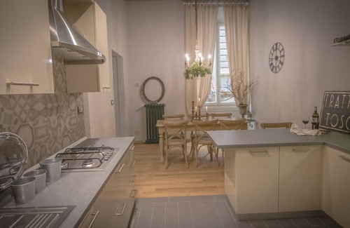 Duomo Apartment | Breathtaking 4BD Apt 5min Walk to Duomo