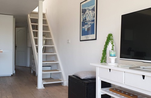Le Lavandou Apartment | Breathtaking sea view apartment on St Clair Beach.