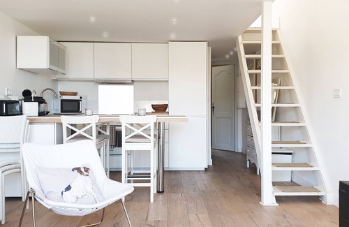Le Lavandou Apartment | Breathtaking sea view apartment on St Clair Beach.