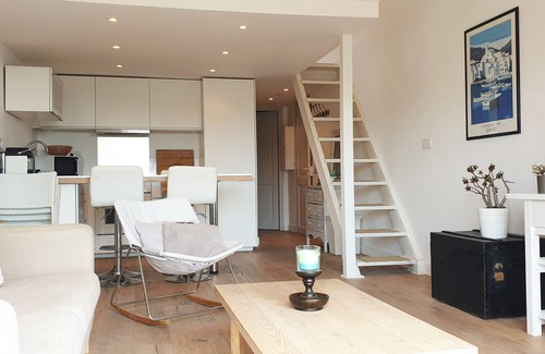 Le Lavandou Apartment | Breathtaking sea view apartment on St Clair Beach.