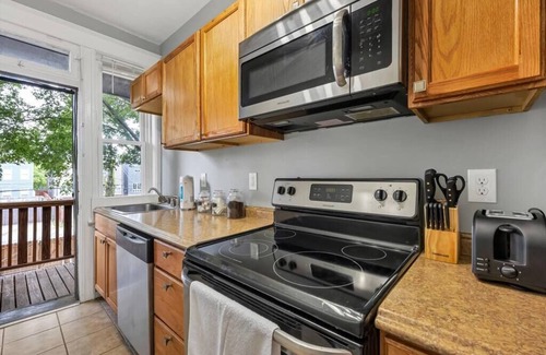 Shaw House | Breathtaking Unit in Shaw 2W