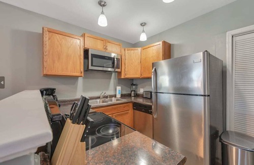 Shaw House | Breathtaking Unit in Shaw, 8 Queen beds - 2w