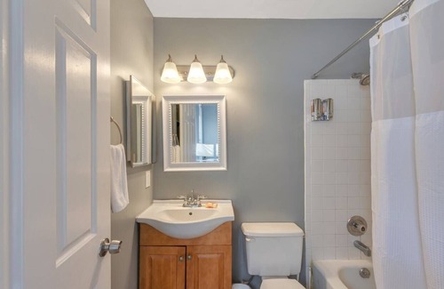 Shaw House | Breathtaking Unit in Shaw, 8 Queen beds - 2w