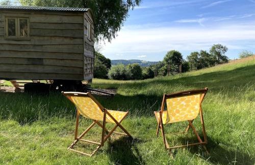 Ashton Under Hill House | Bredon Hill Shepherds Hut & Hot Tub