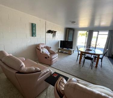 Parua Bay House | Breeze Inn