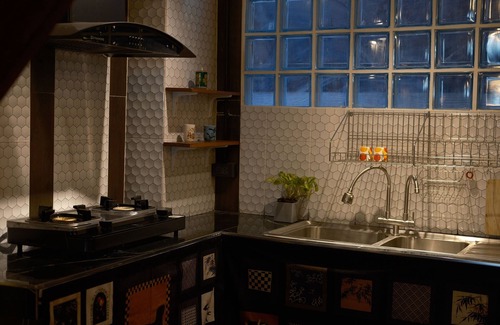 Chiang Mai House | Breeze Through · Peaceful 2 Store 2BR Wooden House in The Charming Wat Kaet