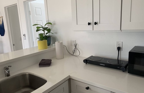 Desert Hot Springs Apartment | Breezy-2BR-Gated Unit w Kitchenette